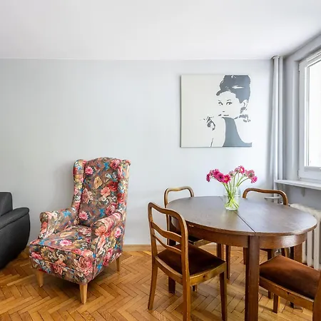 Solec 79a Mieszkanie Z Prywatnym Parkingiem Oraz Tarasem Oddzielna Sypialnia * Varsovia