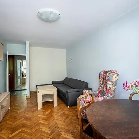 Solec 79a Mieszkanie Z Prywatnym Parkingiem Oraz Tarasem Oddzielna Sypialnia * Warsaw