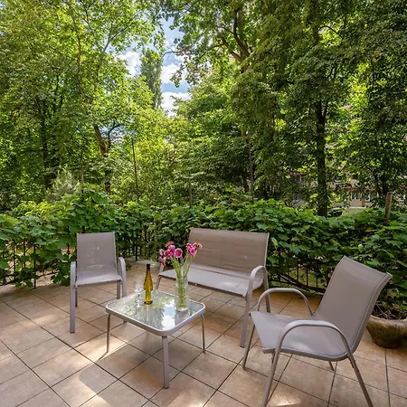 Solec 79a Mieszkanie Z Prywatnym Parkingiem Oraz Tarasem Oddzielna Sypialnia Apartment Warsaw