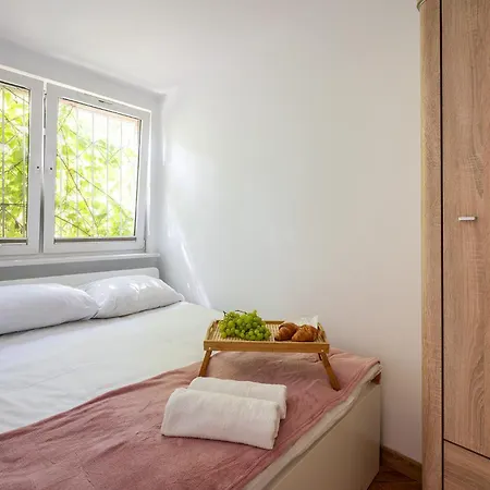 Solec 79a Mieszkanie Z Prywatnym Parkingiem Oraz Tarasem Oddzielna Sypialnia Apartment Warsaw