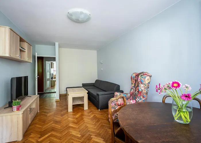 Solec 79a Mieszkanie Z Prywatnym Parkingiem Oraz Tarasem Oddzielna Sypialnia * Warsaw