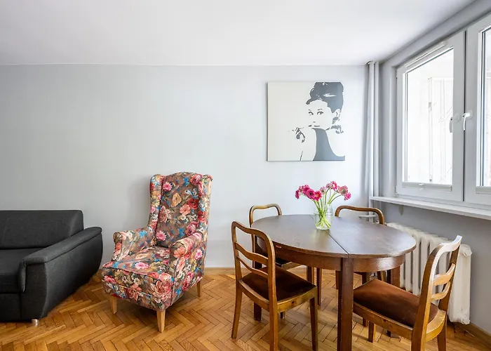 Solec 79a Mieszkanie Z Prywatnym Parkingiem Oraz Tarasem Oddzielna Sypialnia * Warsaw