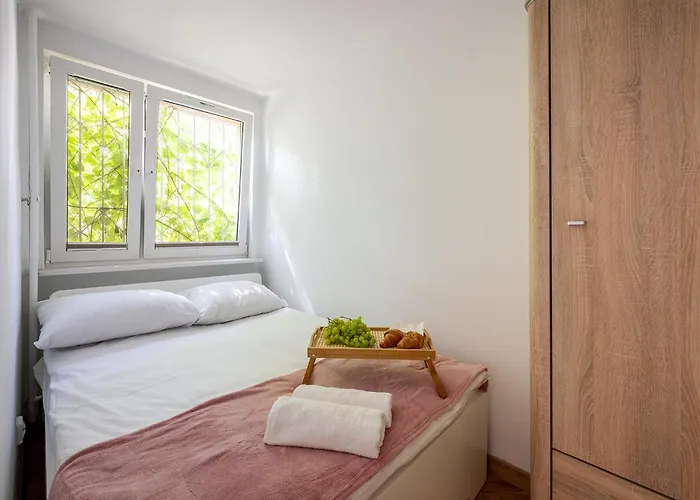 Solec 79a Mieszkanie Z Prywatnym Parkingiem Oraz Tarasem Oddzielna Sypialnia Apartment Warsaw